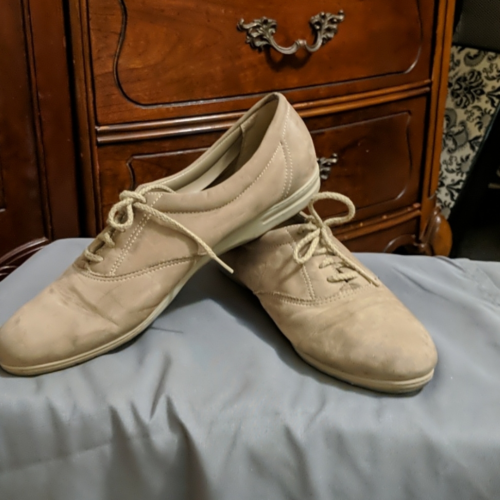 Women's easy spirit shoes